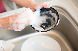 手間なしで水道代を安く！　食器洗い時の賢い節約術