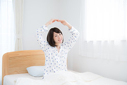 涼感素材の寝具で睡眠の質を上げる