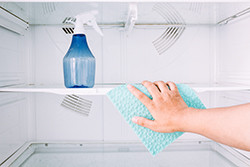 汚れと臭いを撃退！　夏までに終わらせたい冷蔵庫掃除のポイント